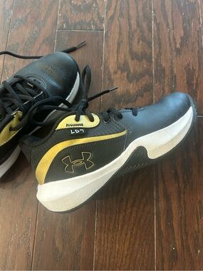 Under Armour Kids Lockdown 7 Basketball Shoes Black Gold White Sneakers Size 2Y